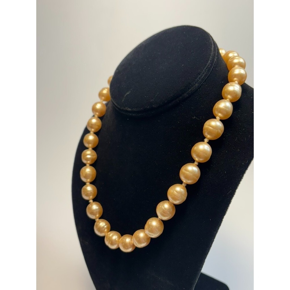 Pearl Necklace with Chunky Faux Pearl Beads Vintage Creamy Peach‎ - Picture 4 of 10